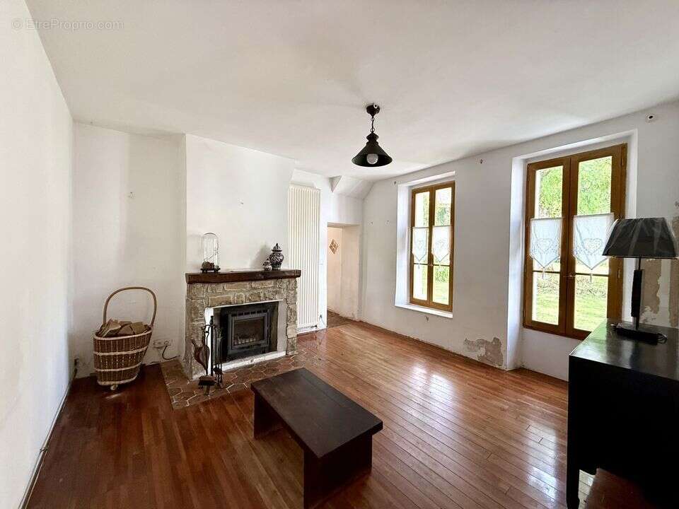 A vendre : ensemble immobilier de charme avec deux maisons et - photo 6