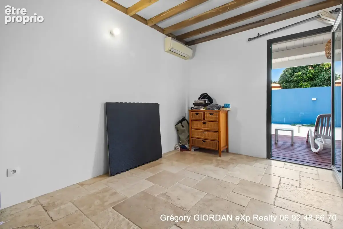 Maison 140 m² à Saint-Pierre  - photo 8
