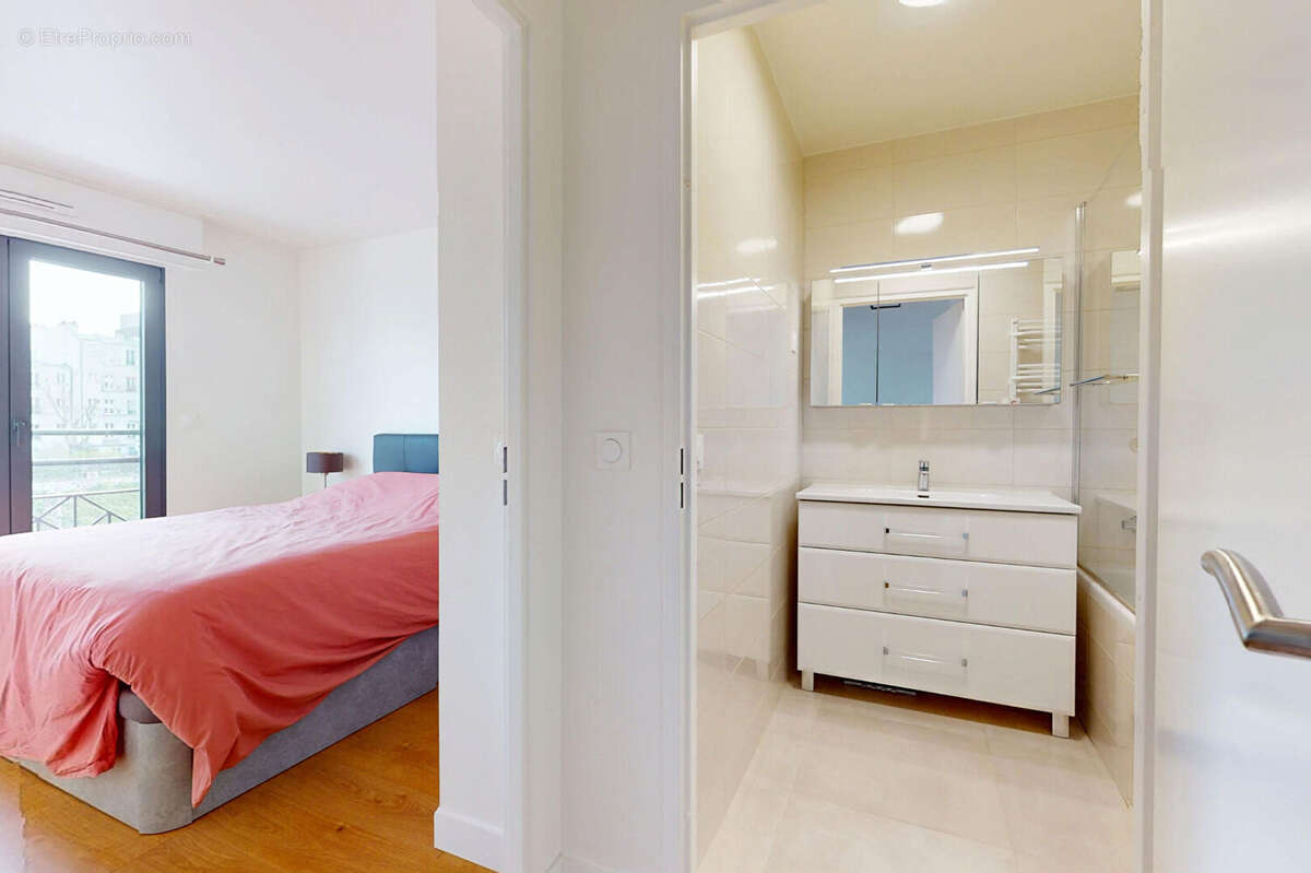 Appartement à PARIS-17E