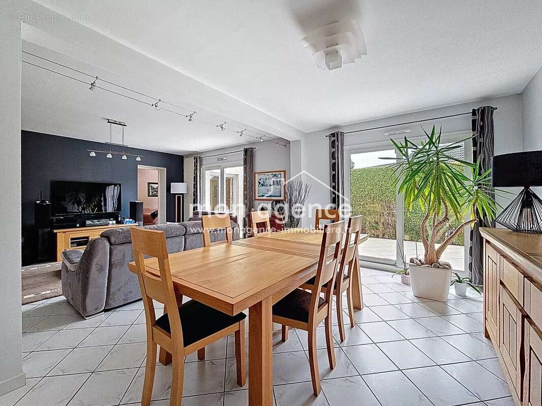 Maison à FRANQUEVILLE-SAINT-PIERRE