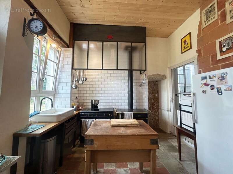 Vente Domaine - Ensemble immobilier du XIXe de 2 bâtiments avec tours, idéal gîtes et chambres d'hôtes - photo 10