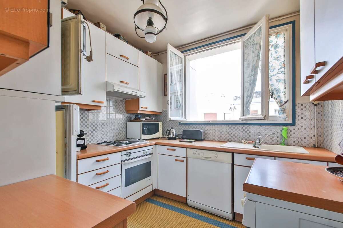 Appartement à NEUILLY-SUR-SEINE