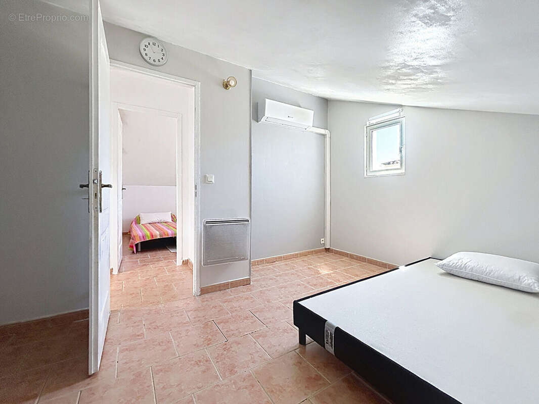 PIOLENC - Maison 5 chambres, garage et jardin - photo 12