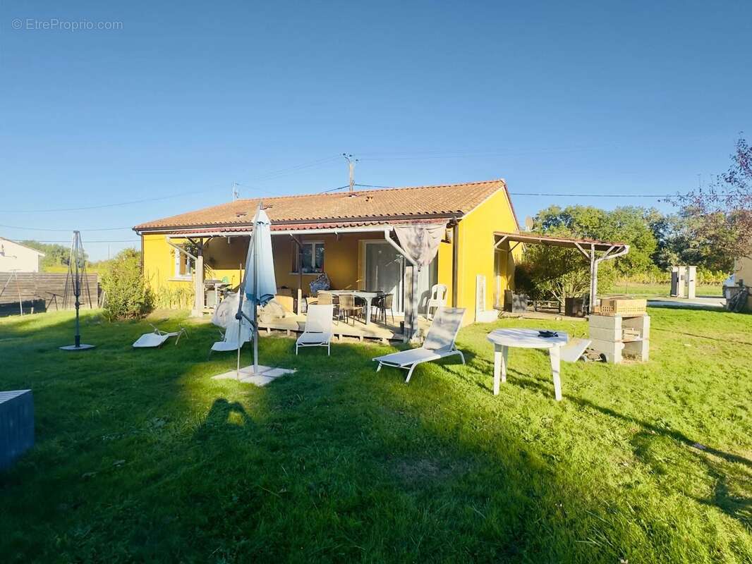 Maison à CONNE-DE-LABARDE