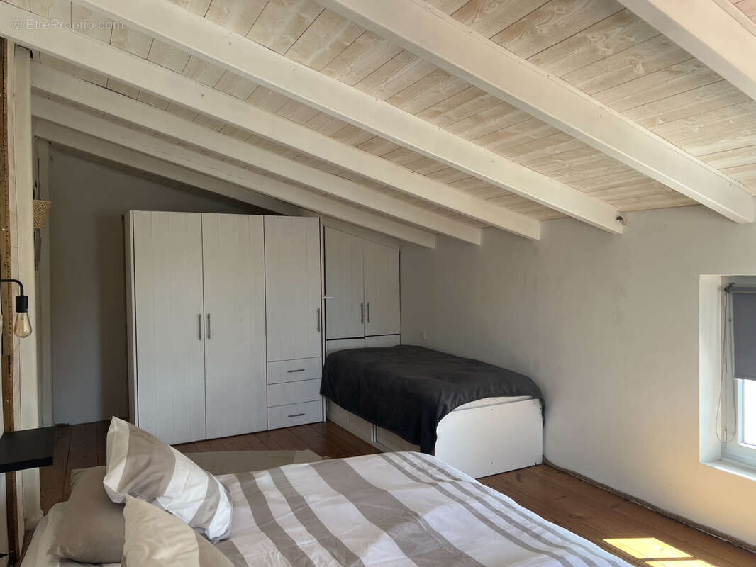 Joli pied à terre à deux pas du Bourg de Saint Sauveur. - photo 6
