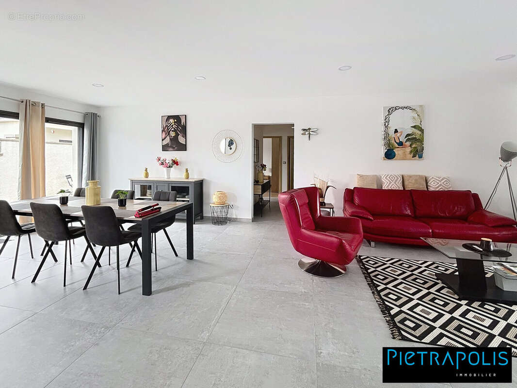 Maison à CRECHES-SUR-SAONE