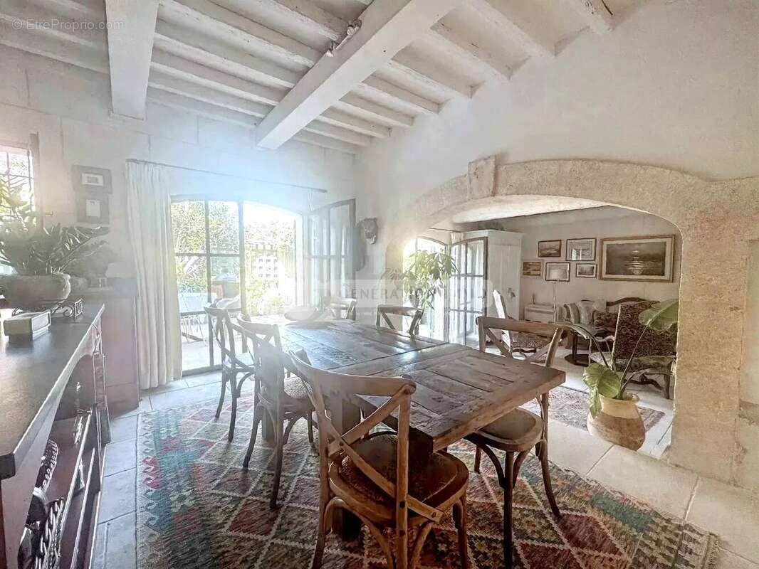 Maison ancienne rénovée T5 coeur de village de Fontvieille - photo 9