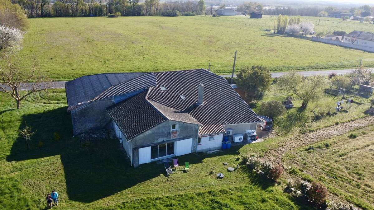 Photo 2 - Maison à HURE