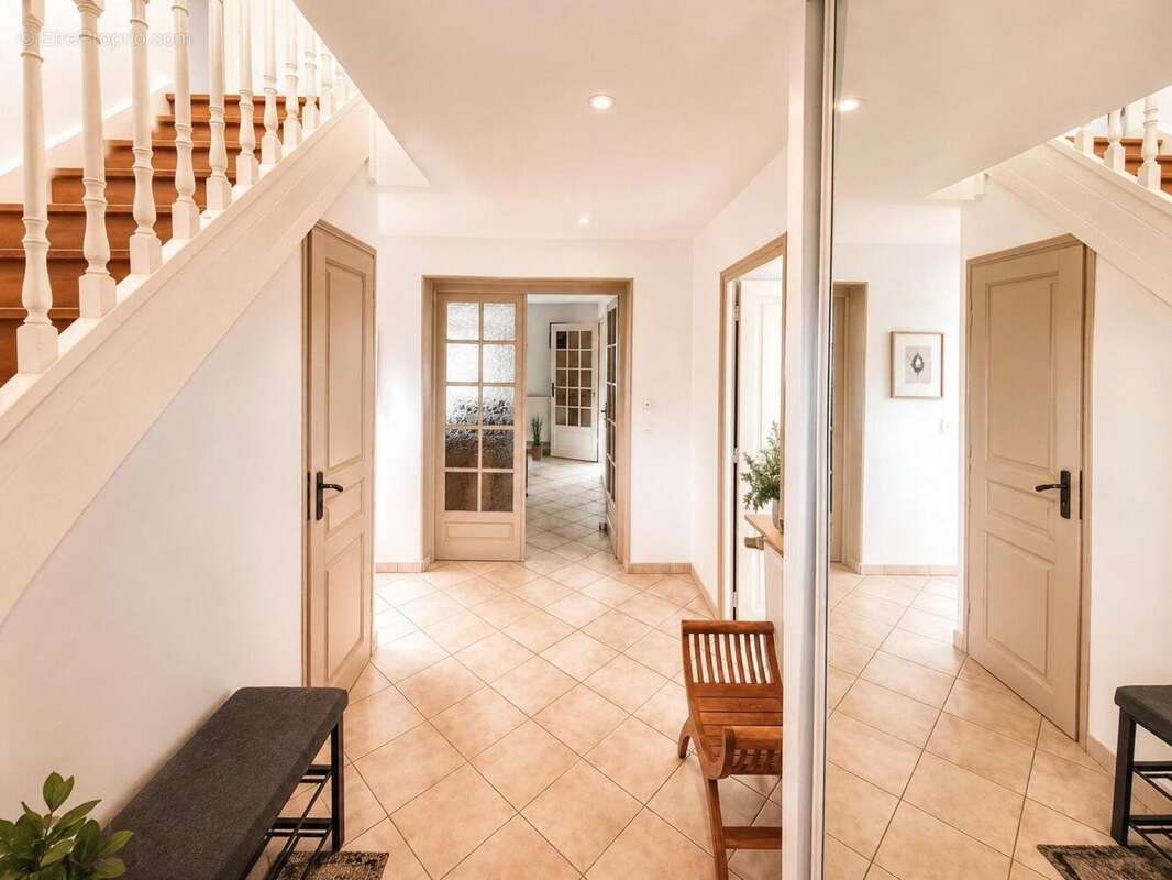 Maison 187 m² à Magny-Le-Hongre  - photo 3