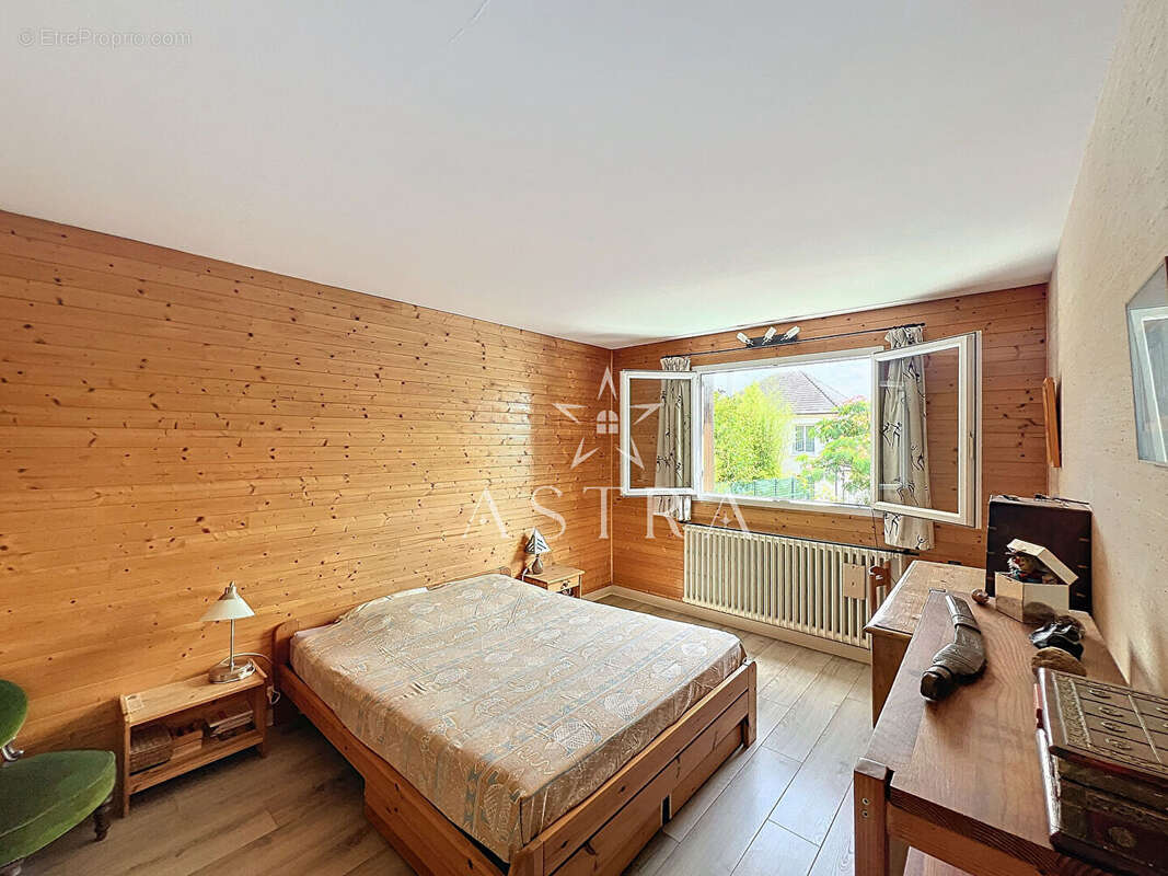 Maison à VERRIERES-LE-BUISSON