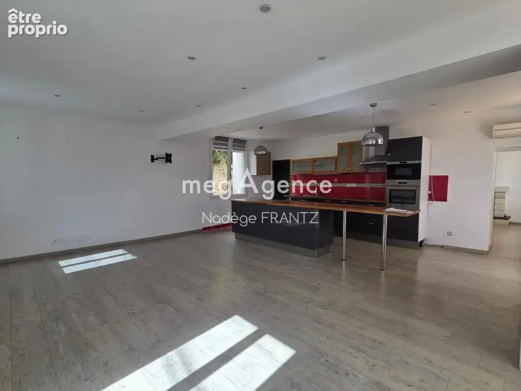 Maison charentaise à Saint-Savinien – Vie de plain-pied, 3 chambres, bureau, terrasse bois et garage rénové - photo 2