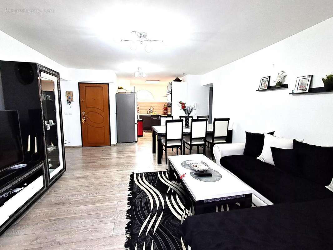 Maison 185 m² à Decines-Charpieu  - photo 5