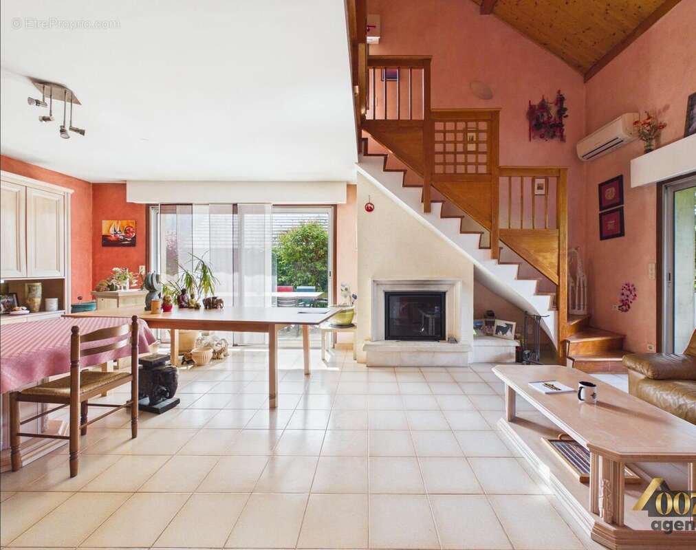 Maison à GILLY-SUR-ISERE