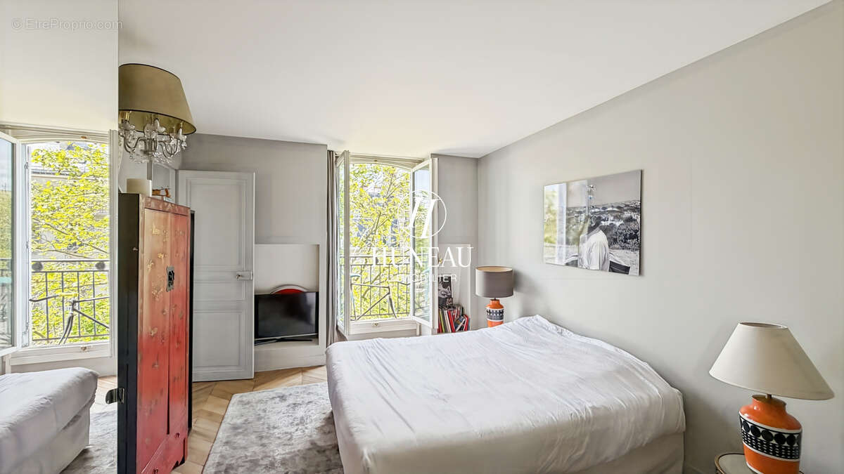 Appartement à PARIS-17E