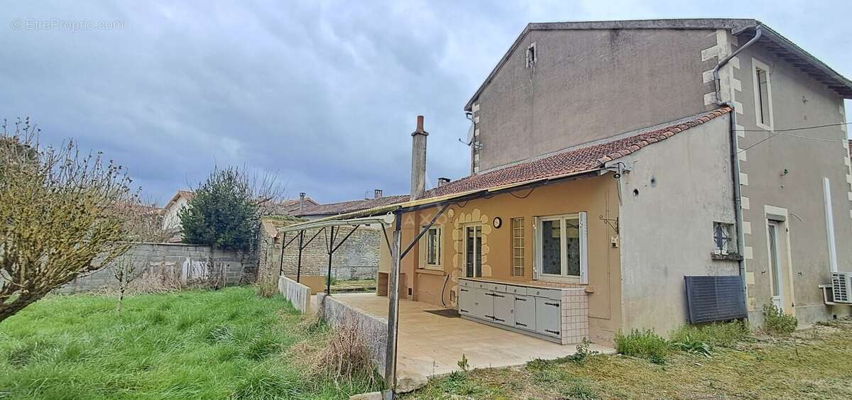 Maison à PAIZAY-NAUDOUIN-EMBOURIE