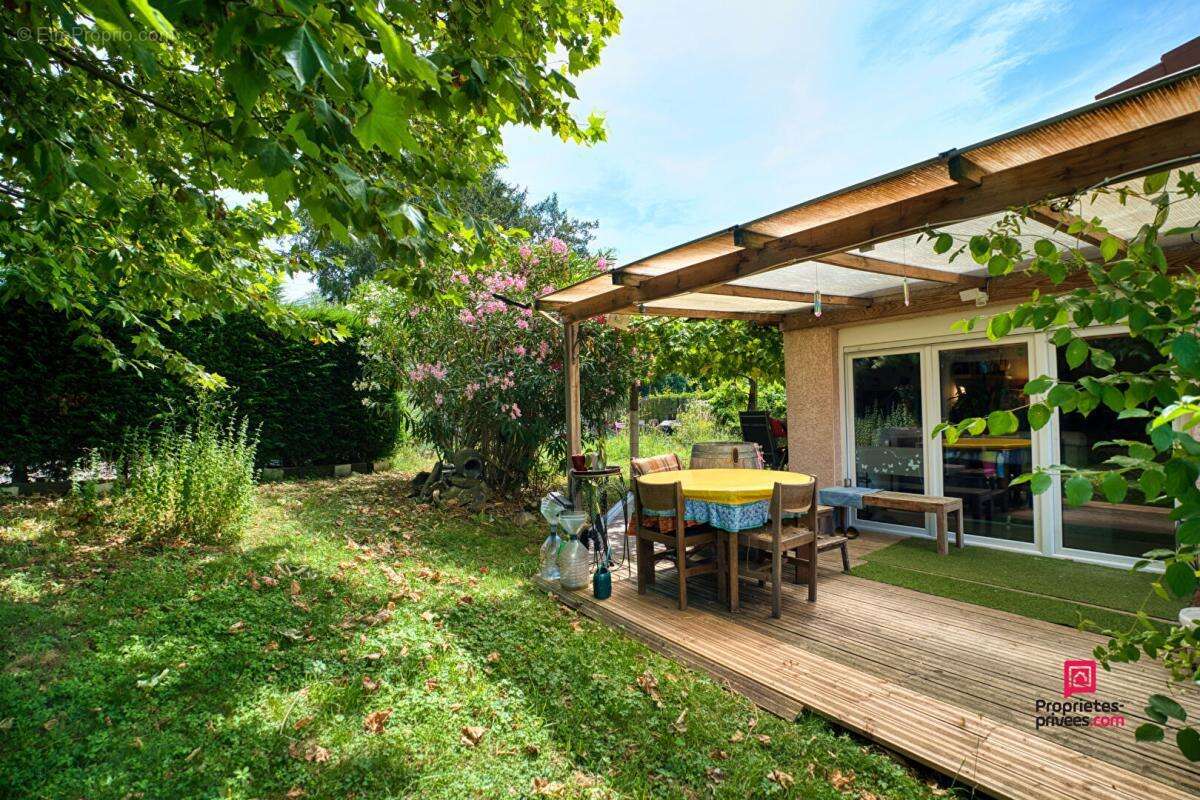 Appartement à SIMANDRES