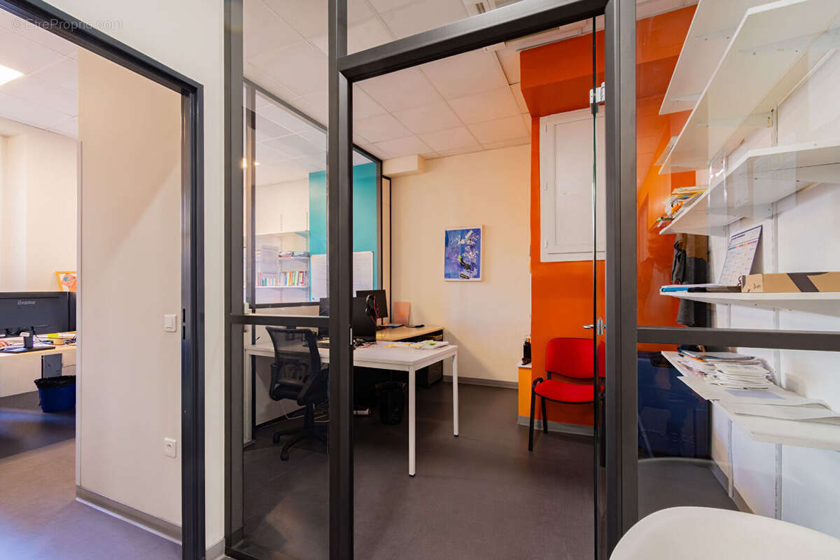 Locaux d'activité. Vente des Murs 300m2 - 13006 Marseille - photo 8