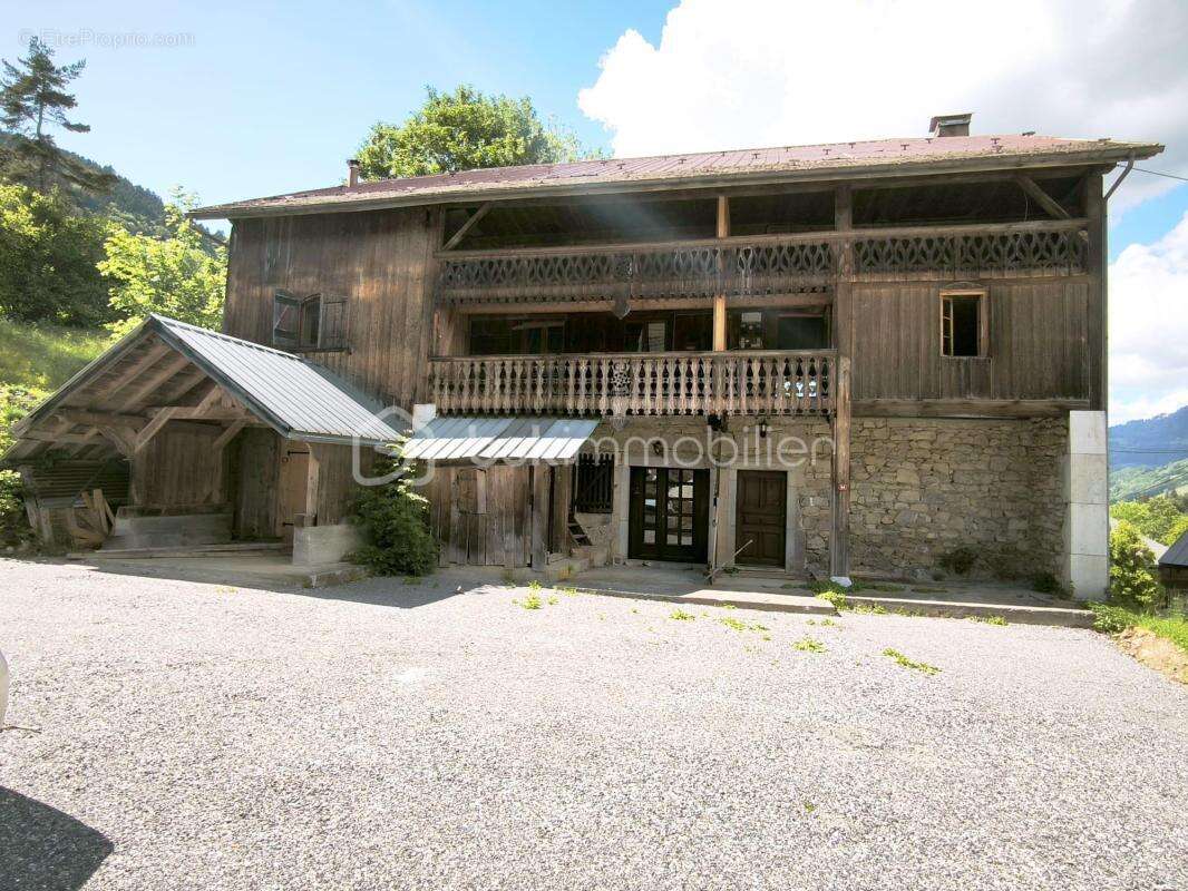 Mieussy – Ivoray : Ancienne ferme 245 m² à rénover - photo 2