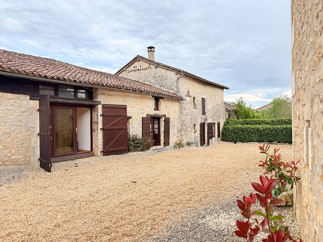 Maison à GRASSAC