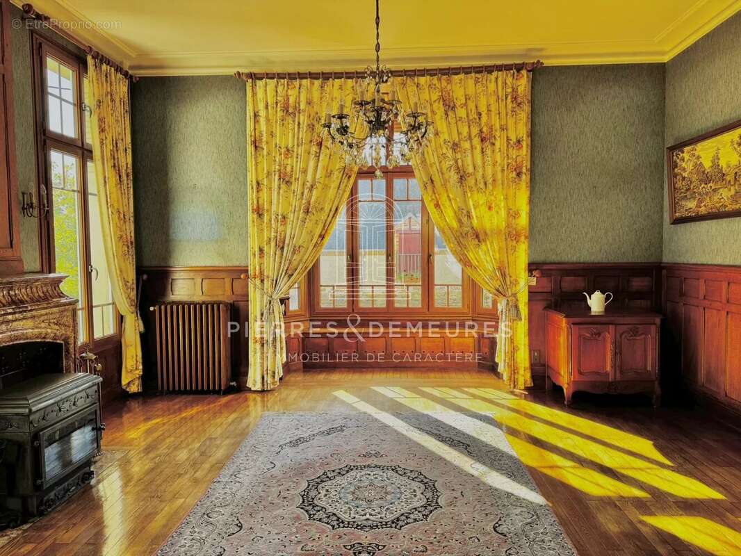 Maison à BRINON-SUR-SAULDRE