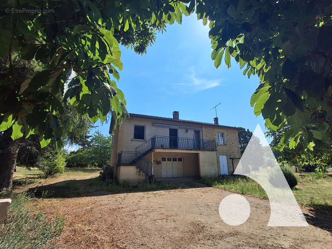 Maison à CARSAC-AILLAC