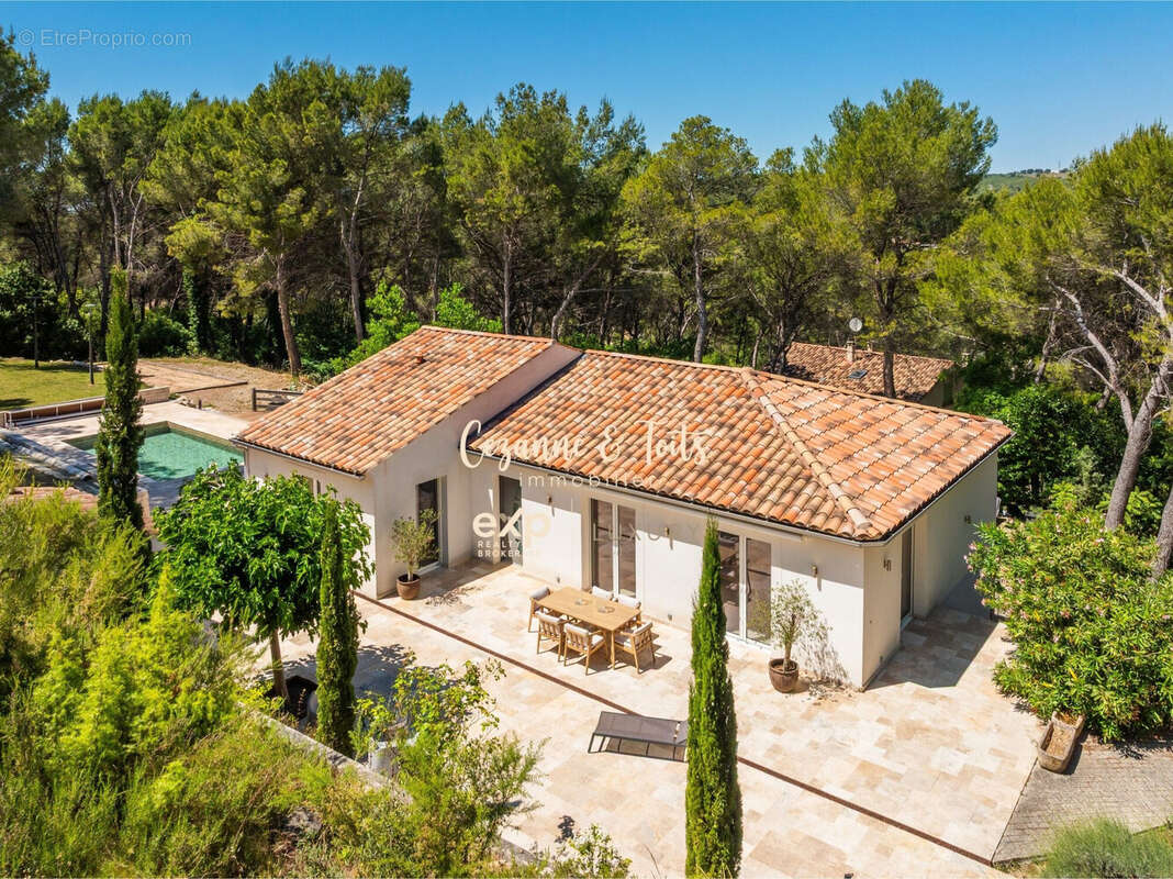 Maison à VENTABREN