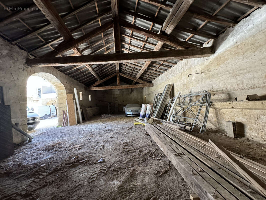 Parking à SOMMIERES