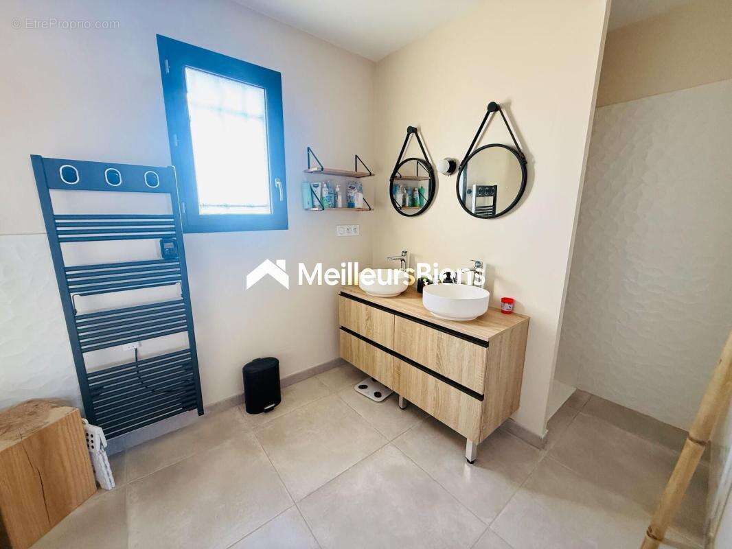 Maison à PEZILLA-LA-RIVIERE