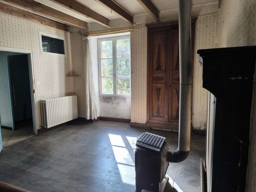 Maison à LA CHAPELLE-POUILLOUX