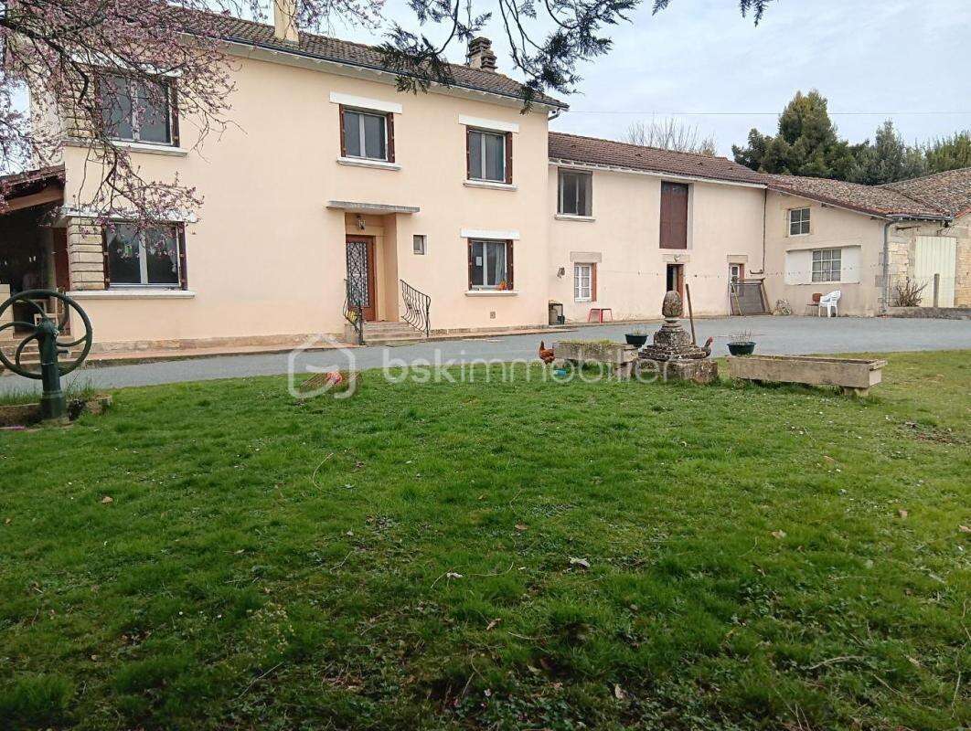 Maison à CHEF-BOUTONNE