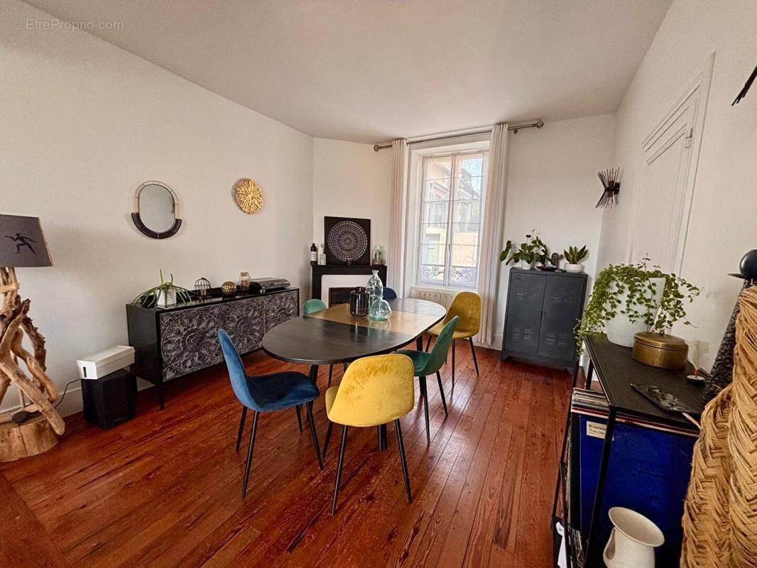 Maison de ville de 146 m² avec piscine, dépendance et stationnement à proximité - photo 1