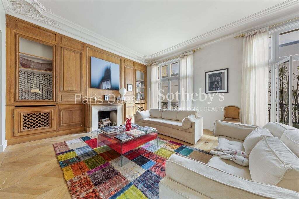 Appartement à PARIS-8E