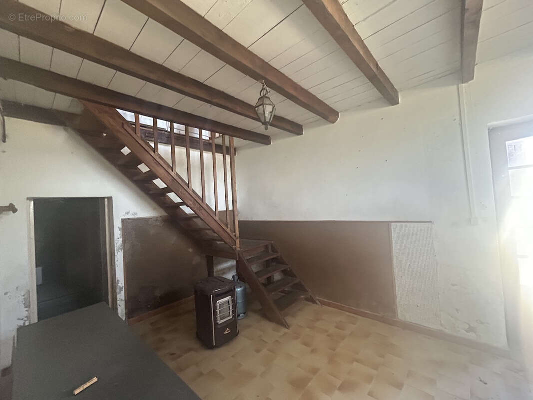Maison en pierre à rénover dans un cadre magnifique sur terrain de 3400m2 - photo 11