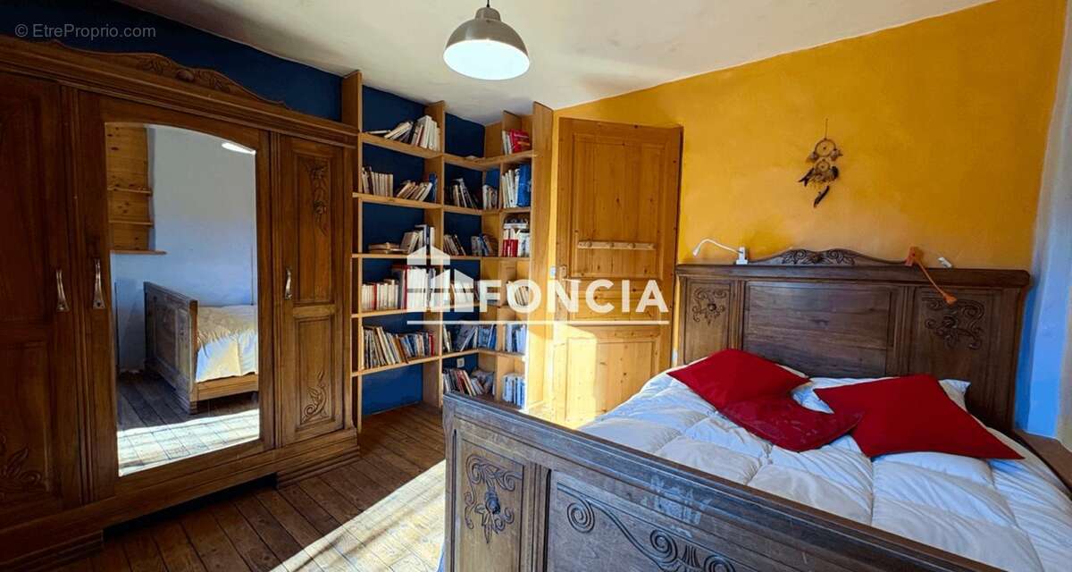 Maison à LES ALLUES