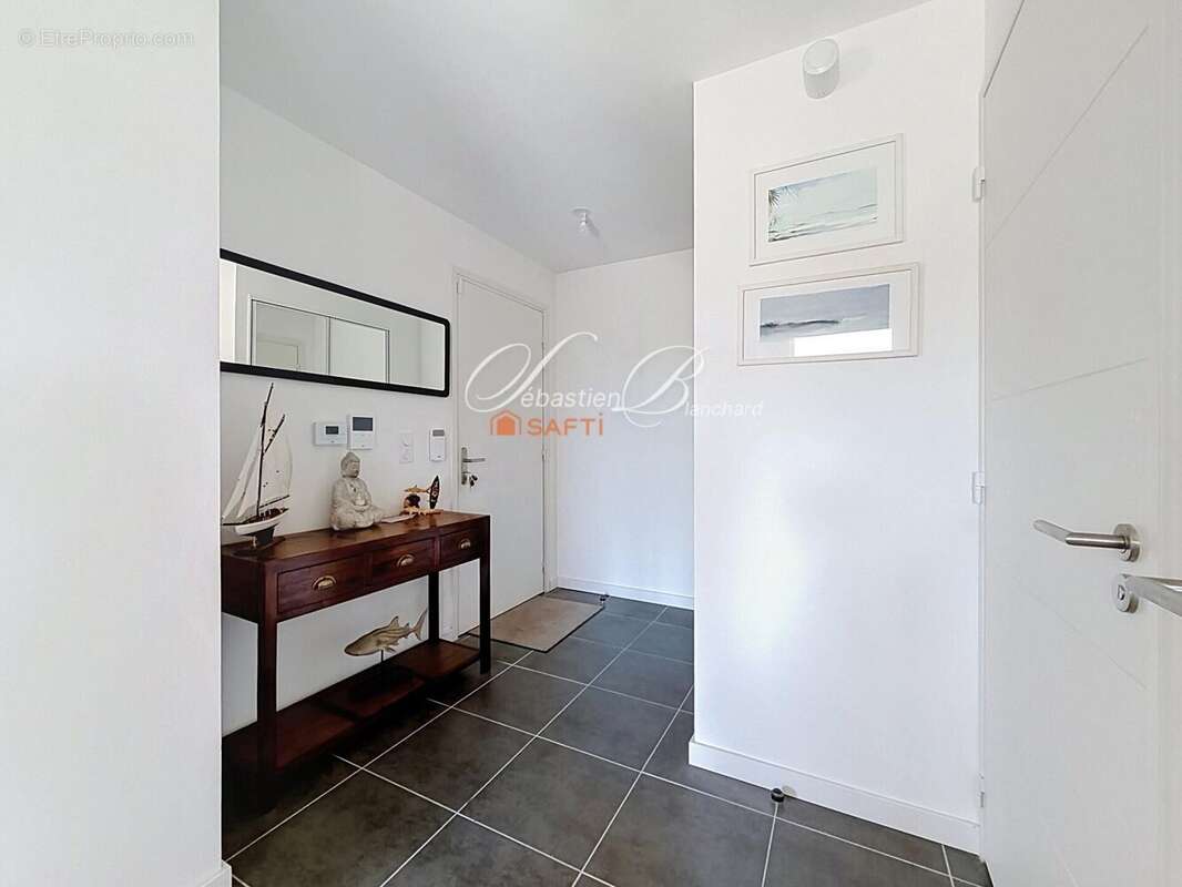 Appartement 82 m² à Rumilly  - photo 2