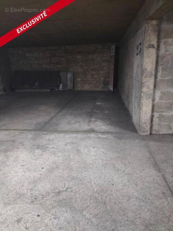 Parking à PARIS-11E