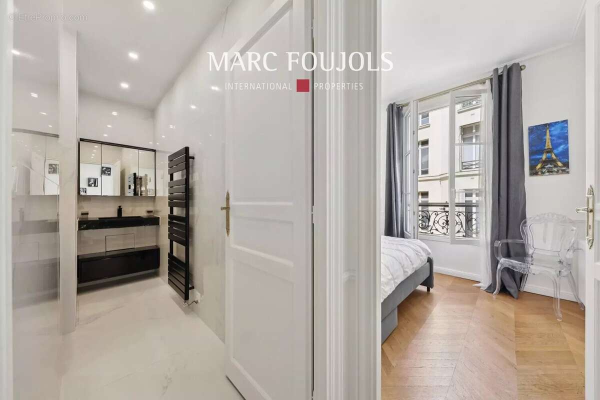 Appartement à PARIS-8E