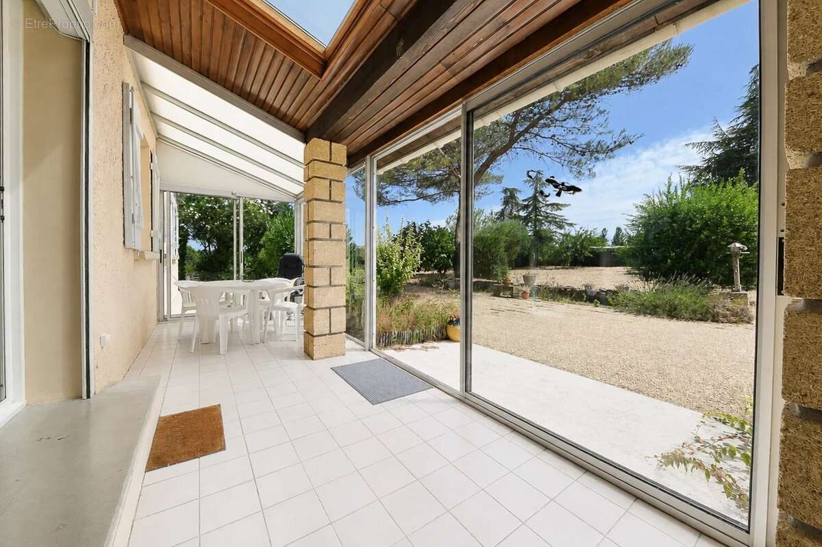 Uzès : Maison méridionale avec jardin à 1.5 km du centre historique - photo 5