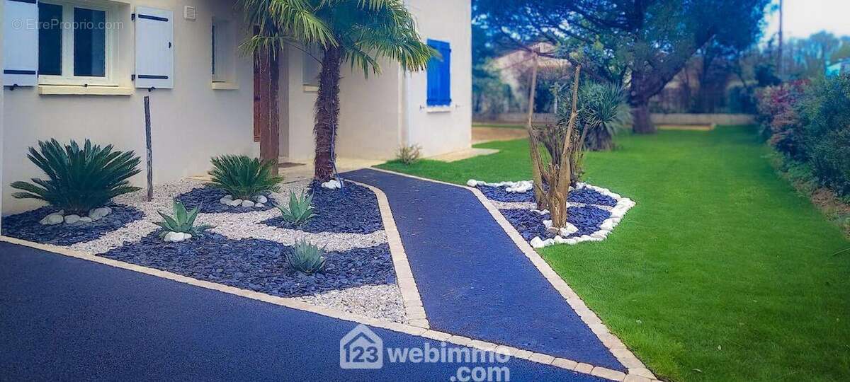 Entrée soignée. - Maison à JARD-SUR-MER