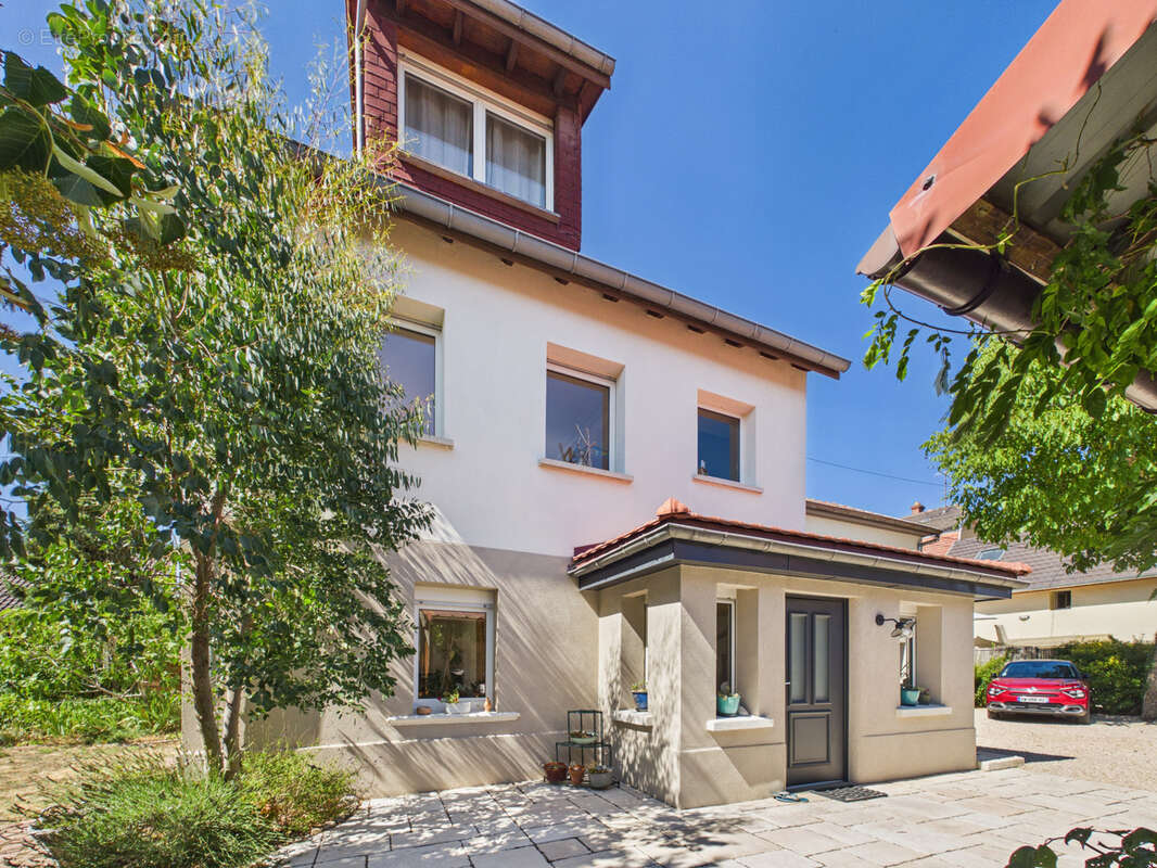Maison familiale 7 pièces avec piscine à Pfastatt - photo 14