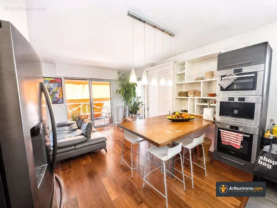 Appartement à SAINT-LAURENT-DU-VAR