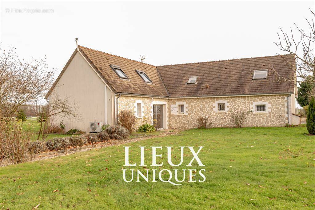 Maison à PRUNAY-CASSEREAU