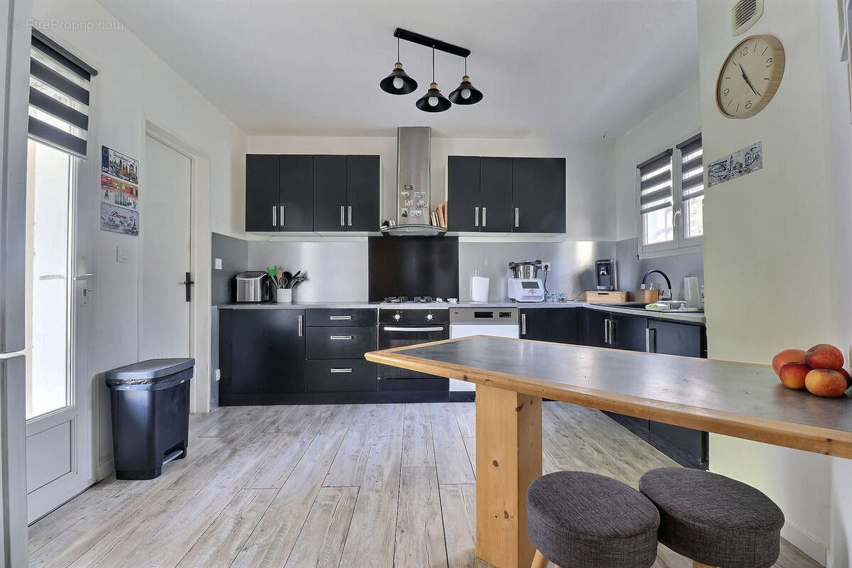 Maison à SAINT-SEURIN-DE-CURSAC