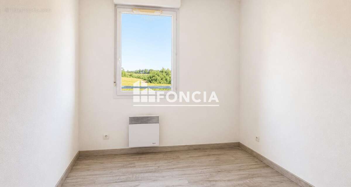 À vendre, agréable appartement T2 de 45 m² situé au 3ᵉ étage d'une résidence récente avec piscine - photo 3