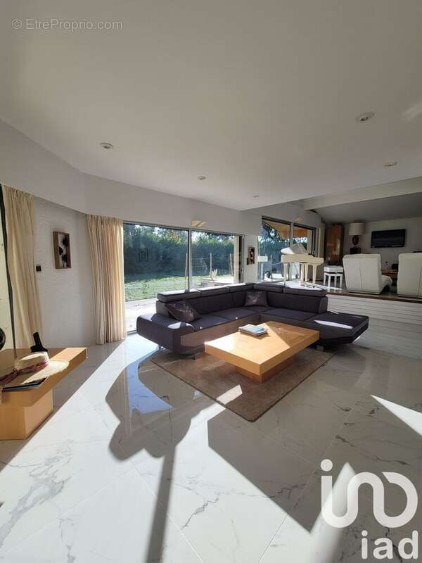 Maison 280 m² à Mazerolles  - photo 7