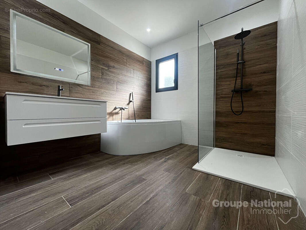 Maison à SAINT-PRIVAT-DE-CHAMPCLOS