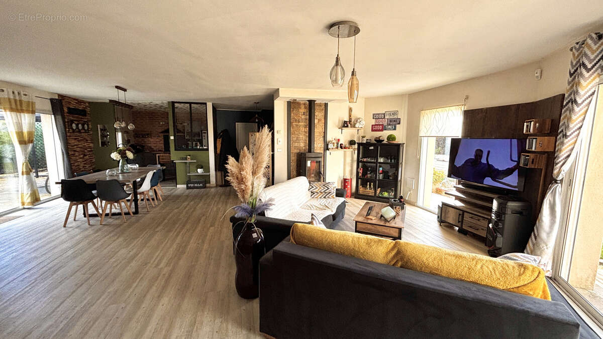 Maison à CHANTELOUP-LES-BOIS