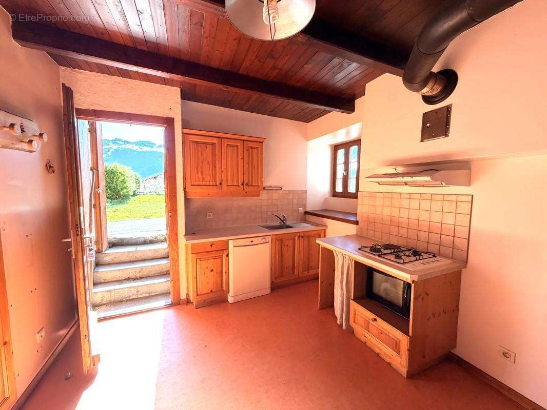 Maison à LES CHAPELLES