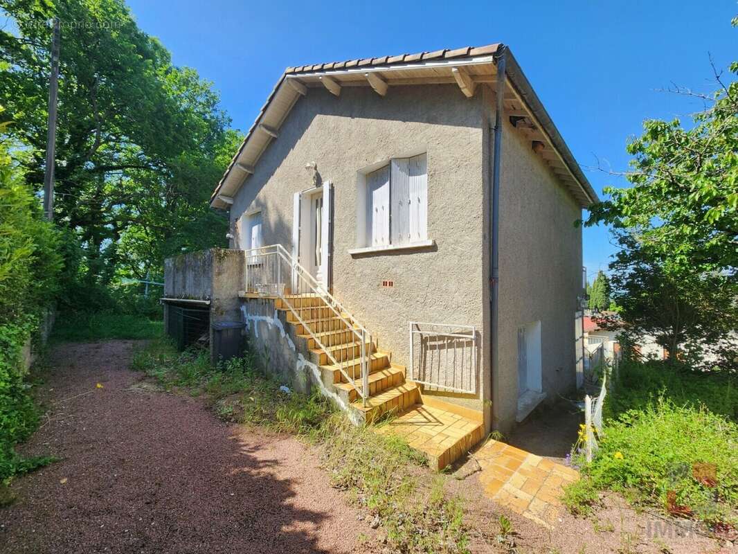 Maison à PUY-L&#039;EVEQUE