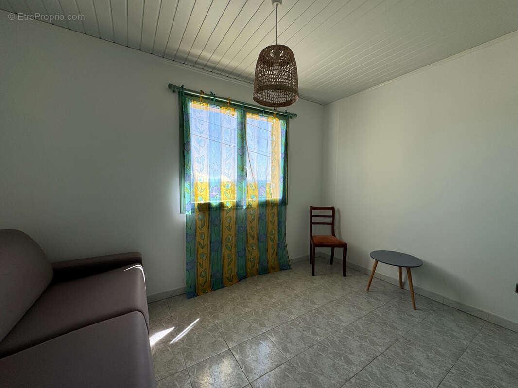 Maison à LAUDUN-L'ARDOISE